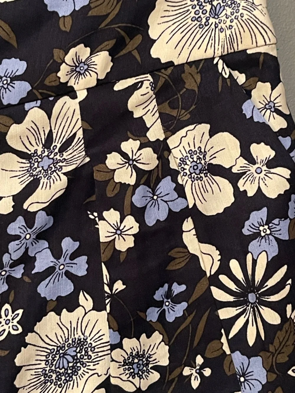 Veronica Beard Babine Navy‎ Floral Pleated Shorts Size 2 NWT $328 Retail